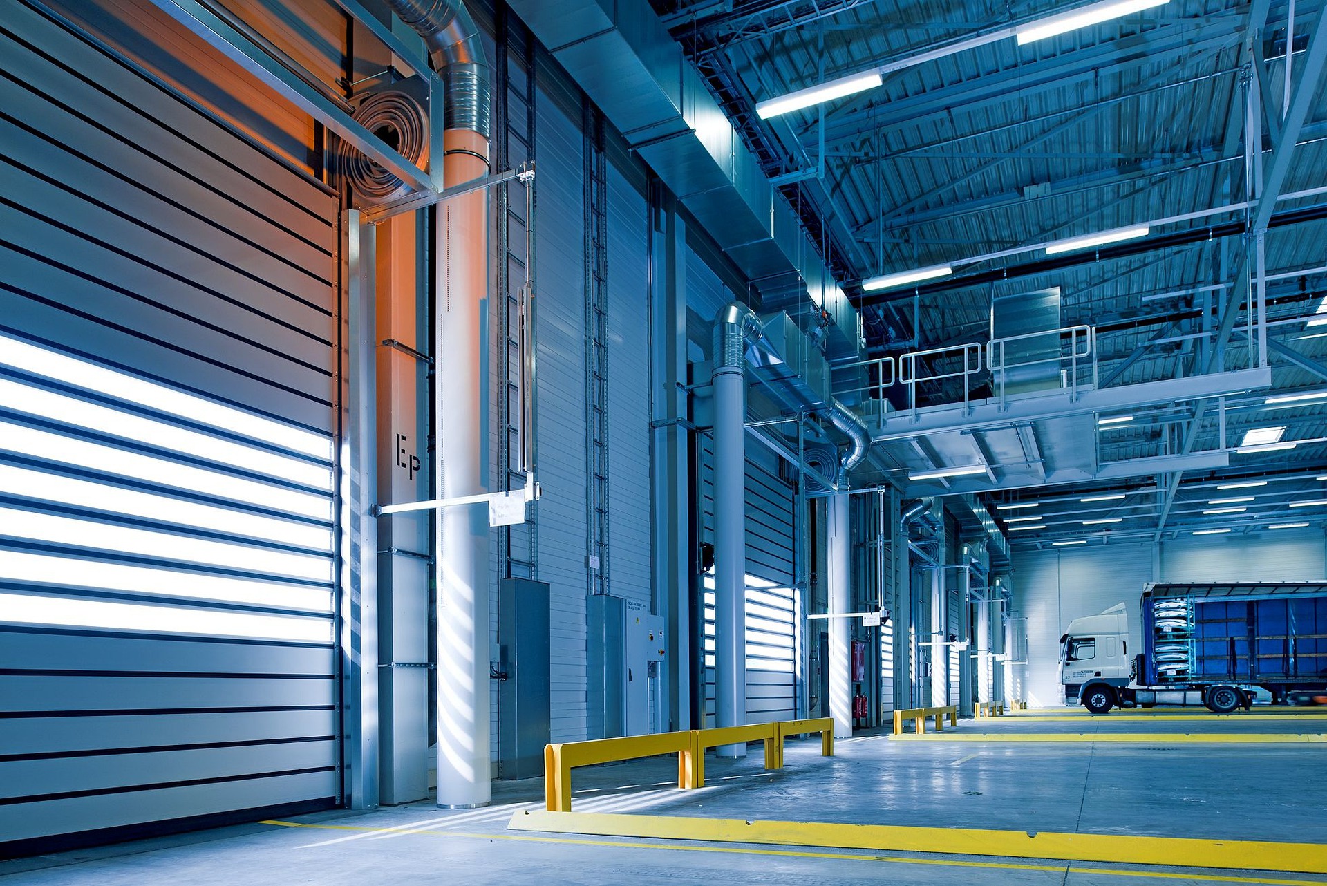 industrial-hall-1630742_1920